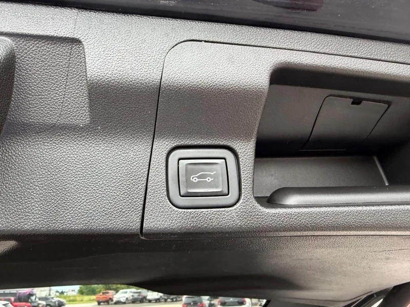 Certified Used 2021 Midnight Blue Metallic GMC SLT image 8