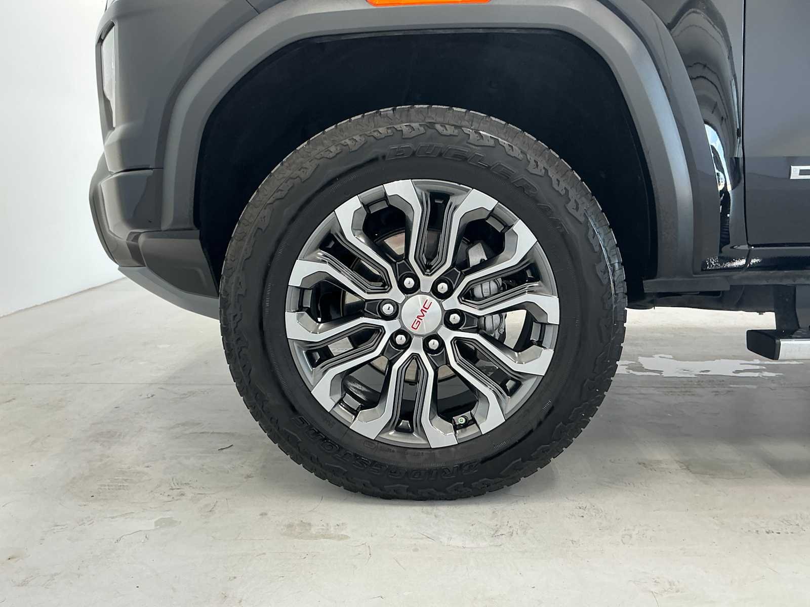 Used 2025 Onyx Black GMC 4WD Denali image 27