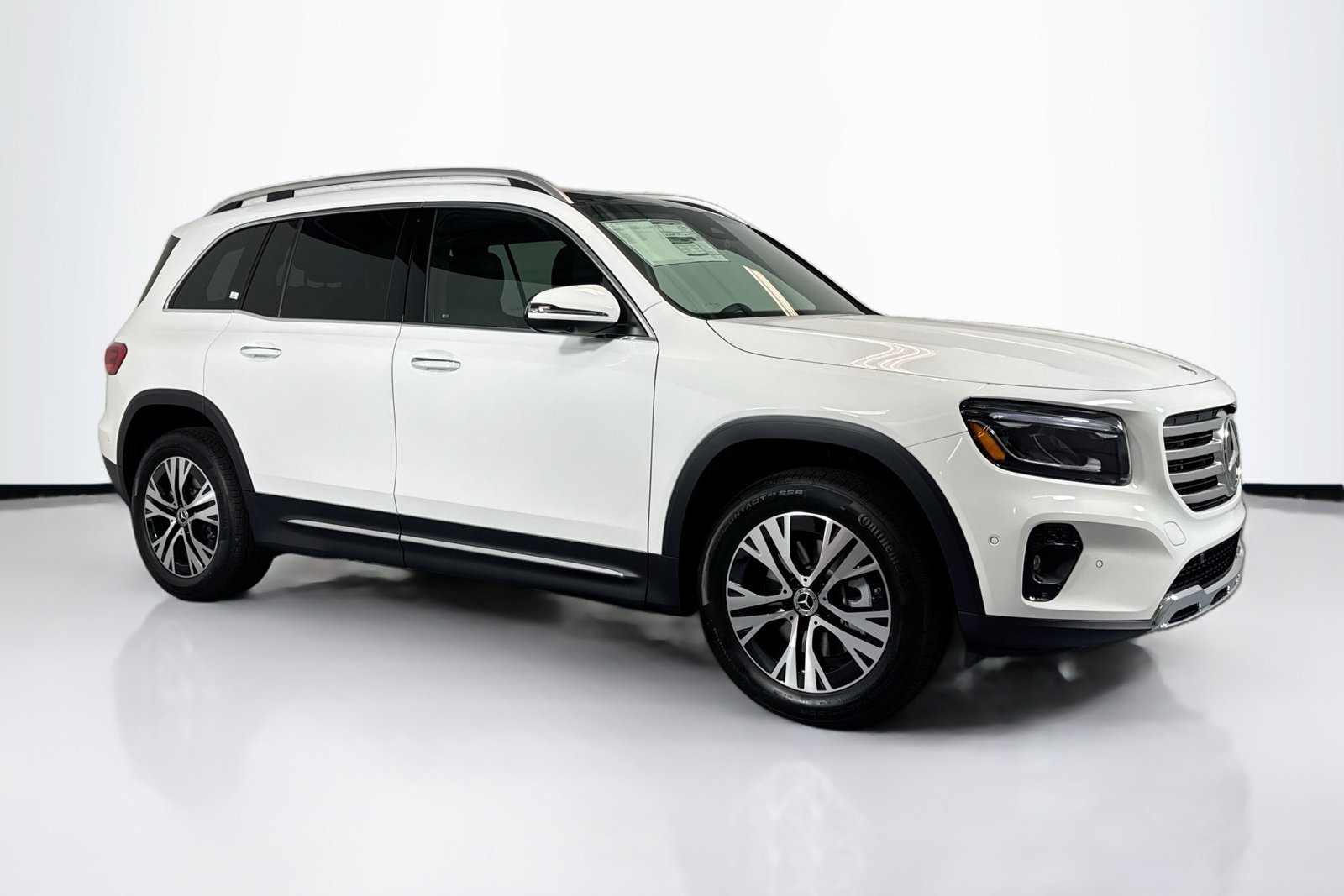New 2026 Polar White Mercedes-Benz GLB 250 image 3