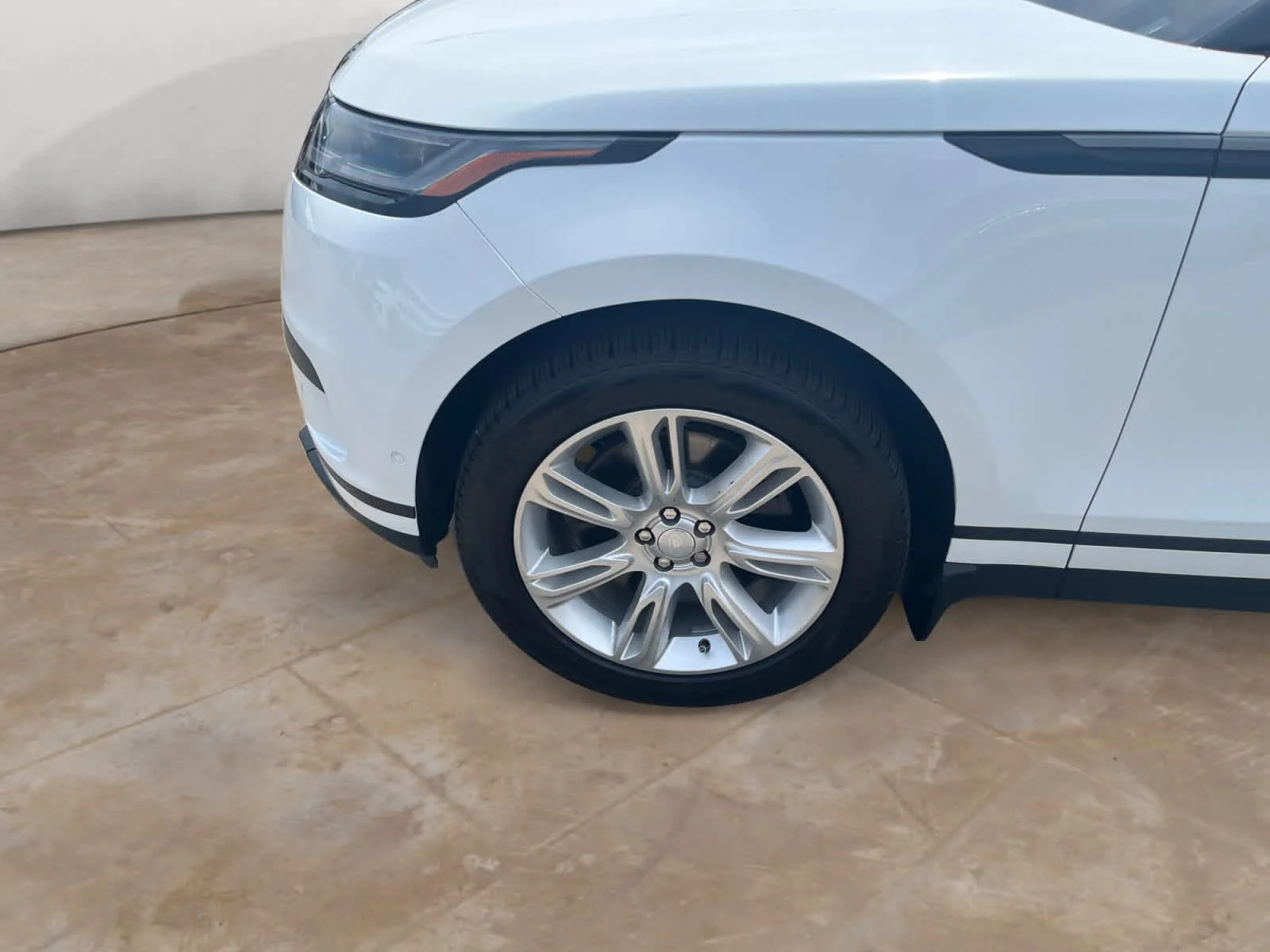 Certified Used 2026 Fuji White Land Rover S image 14