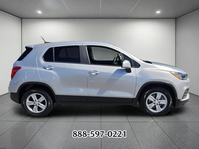 Used 2020 Silver Ice Metallic CHEVROLET LS image 6