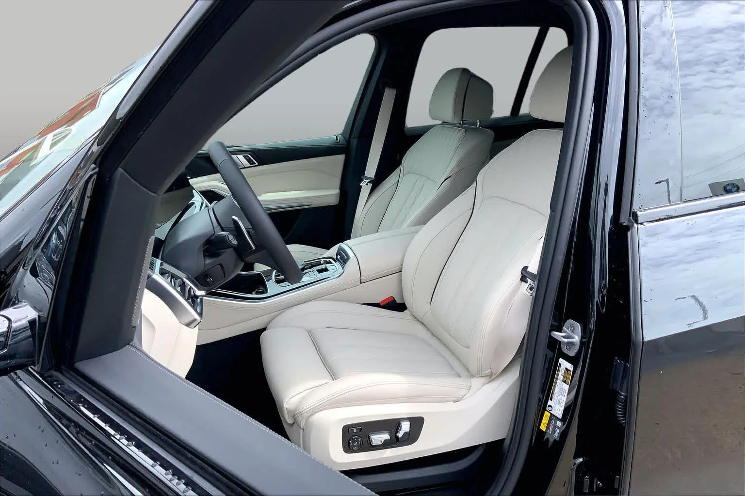 New 2026 Black Sapphire Metallic BMW xDrive50e image 9