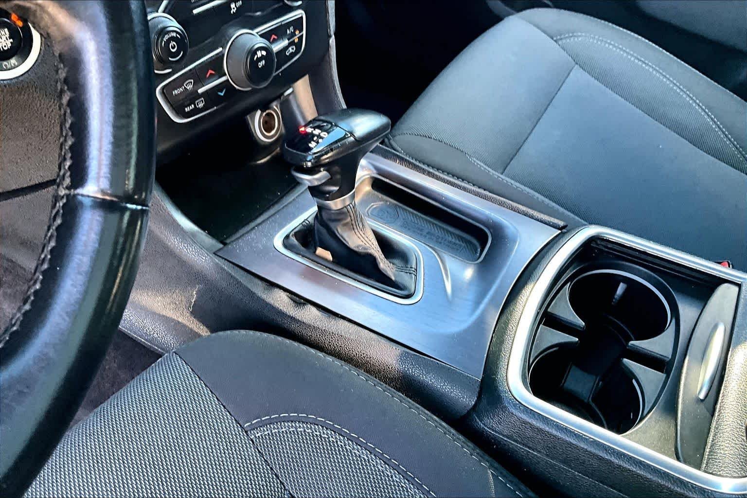 Used 2017 Pitch Black Clearcoat Dodge SE image 17