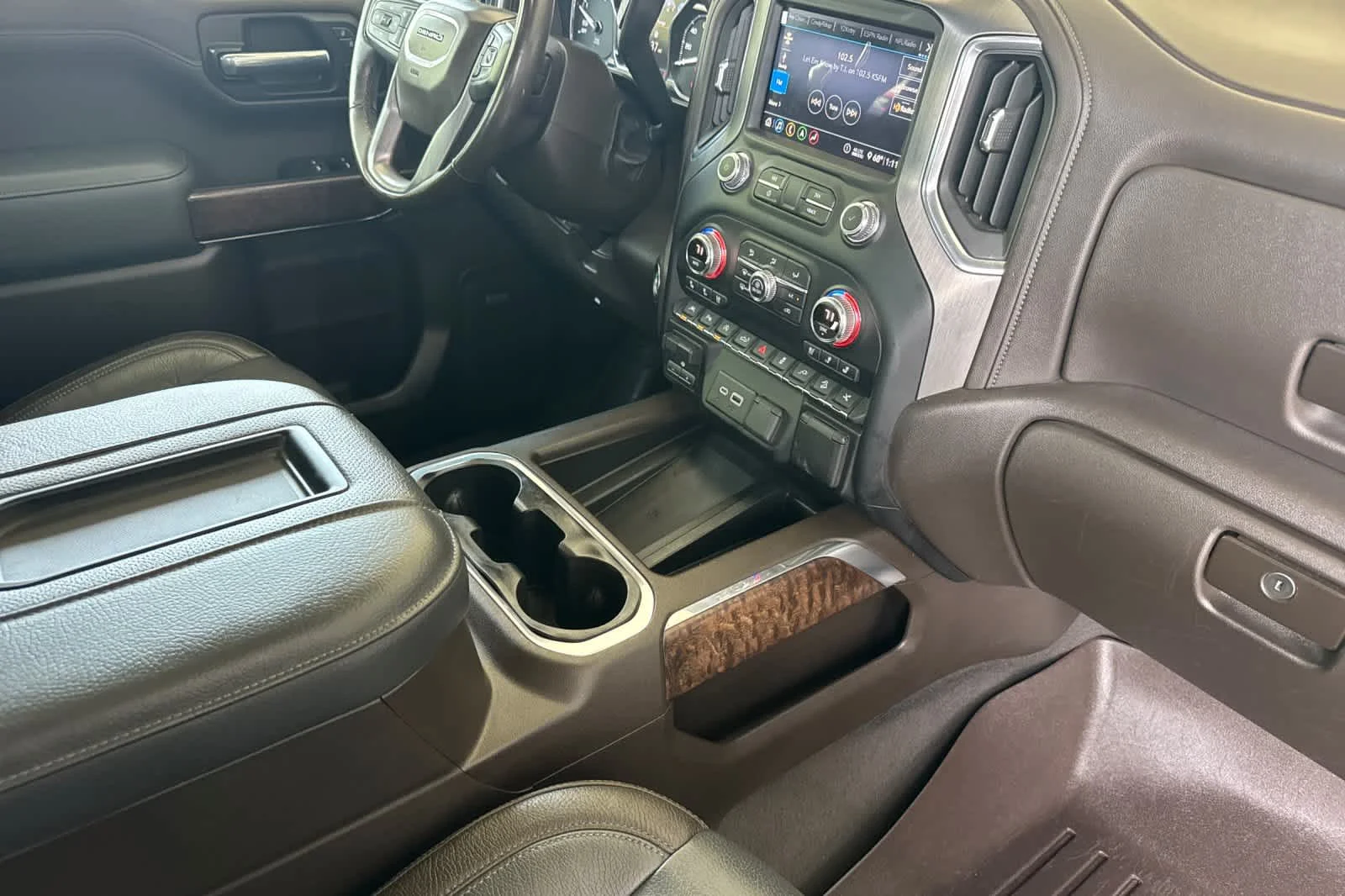 Used 2020 Onyx Black GMC Denali image 16
