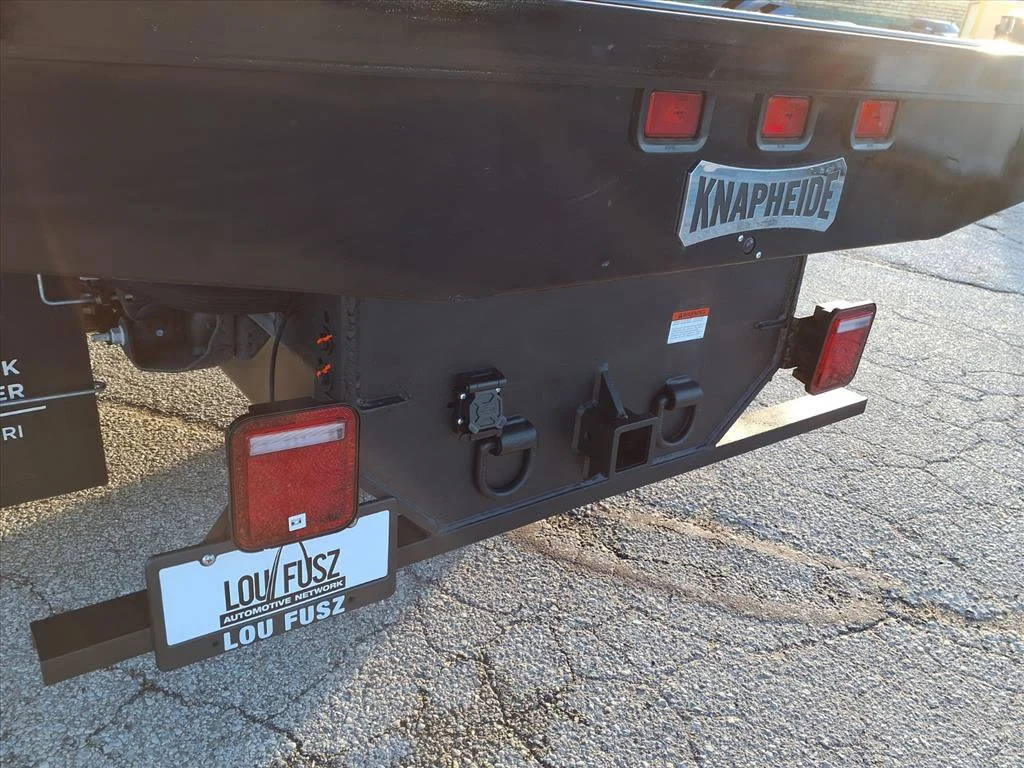 New 2026 Summit White GMC Pro image 4