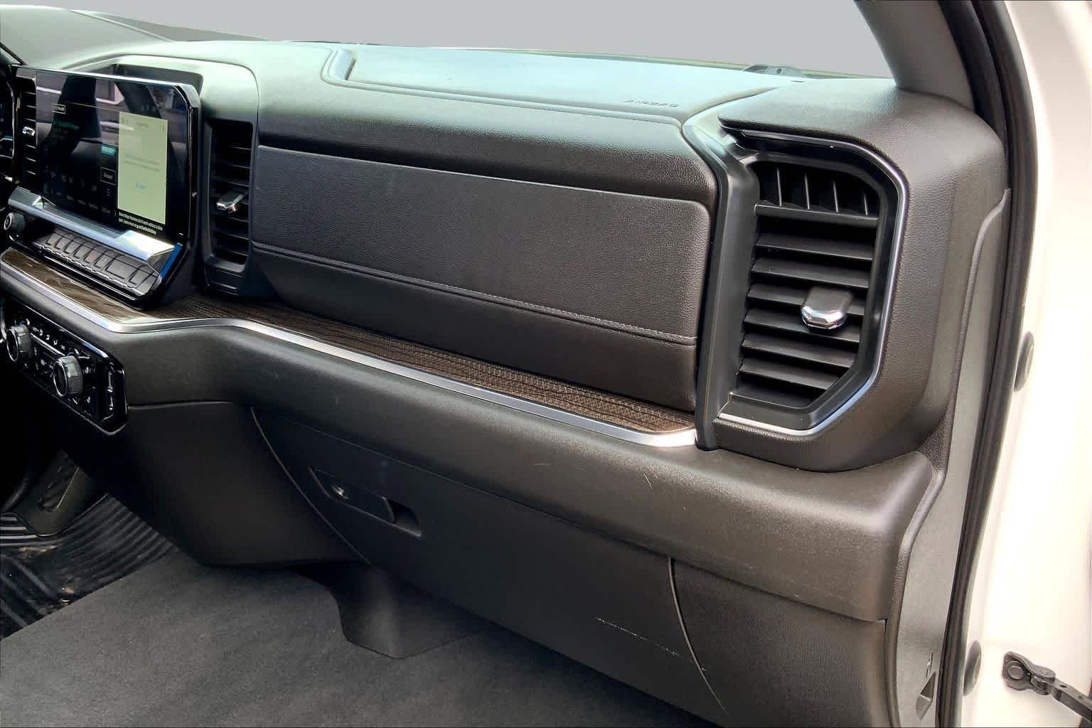 Used 2022 Summit White Chevrolet RST image 17