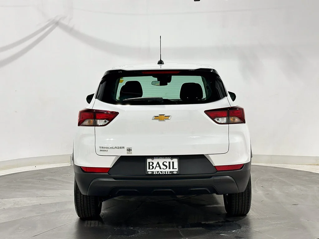 Used 2023 SUMMIT WHITE Chevrolet LS image 12