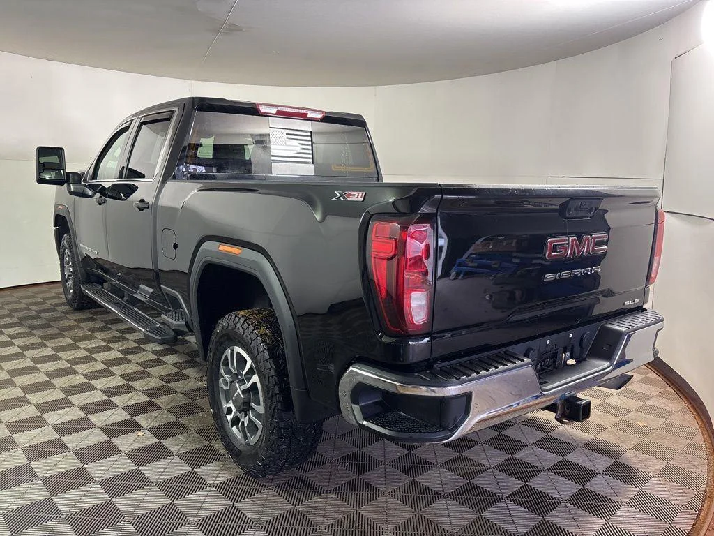Used 2024 Onyx Black GMC SLE image 21