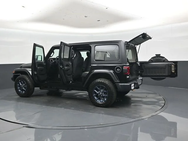 New 2026 Black Clear-Coat Exterior Paint Jeep 85th Anniversary Edition image 49
