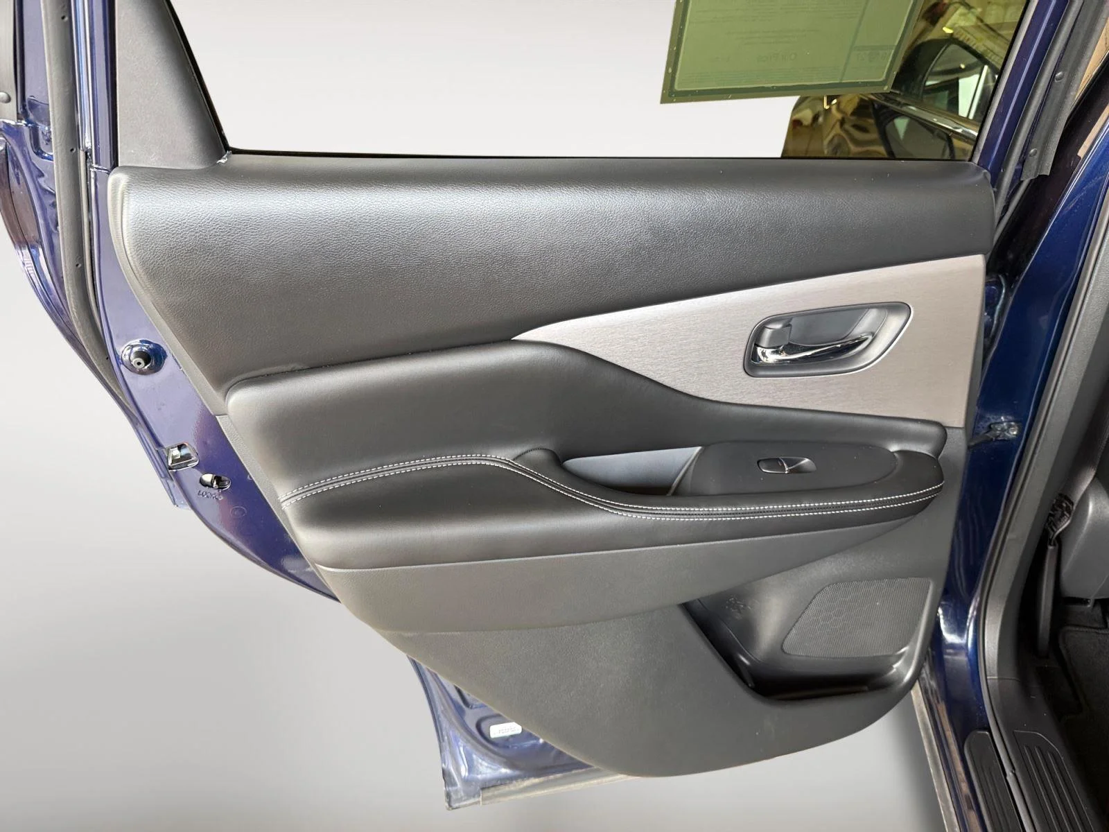Used 2024  Nissan SL image 18