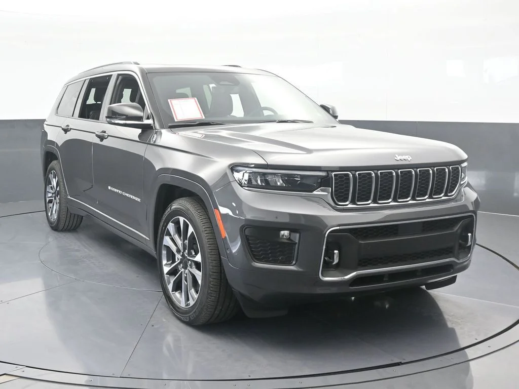 Used 2024 Baltic Gray Metallic Clearcoat Jeep Overland image 9