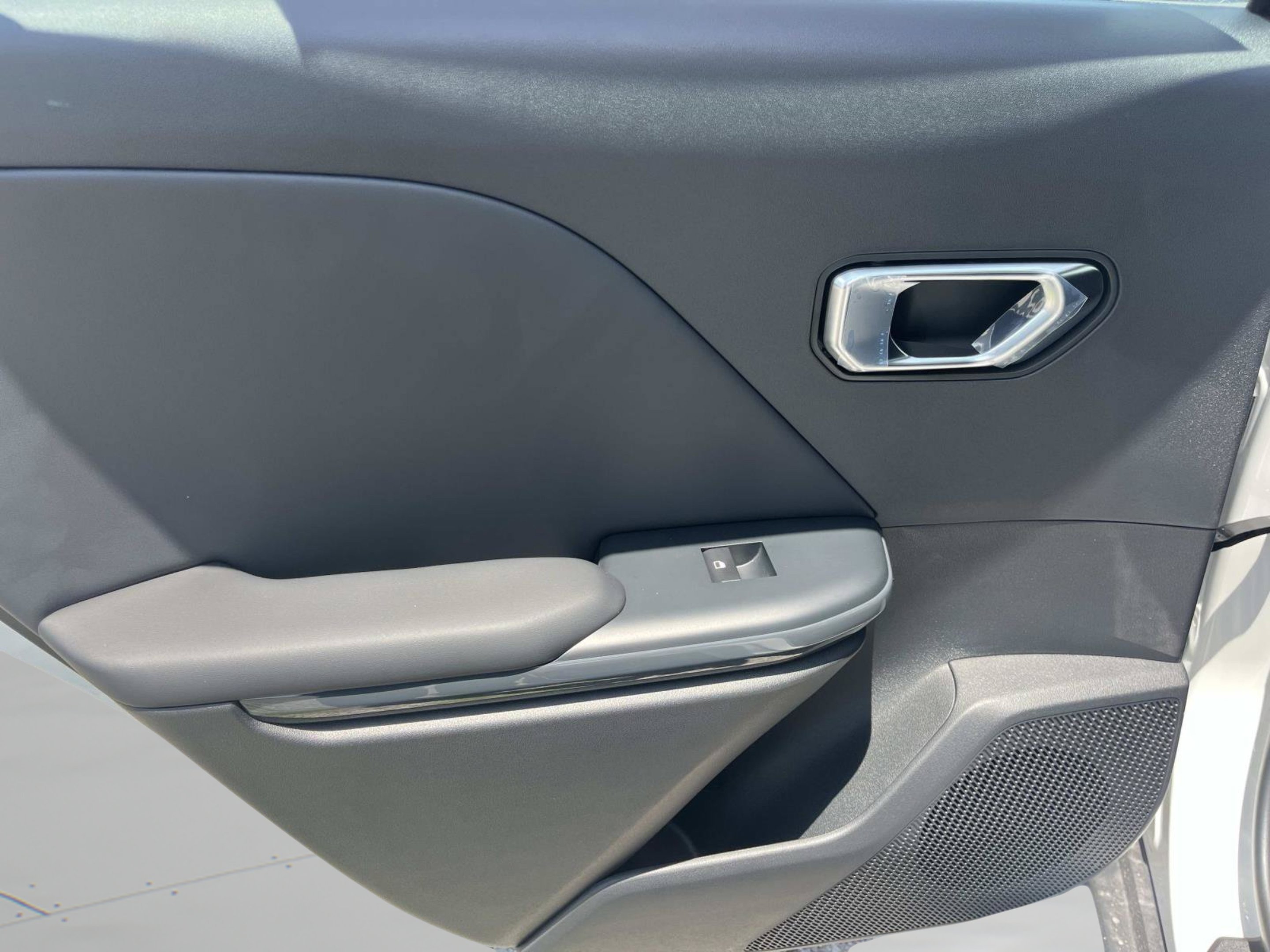 New 2026 Snow White Pearl Kia EX image 15