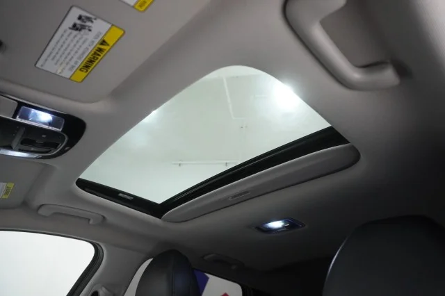 Used 2024  Hyundai SEL image 19