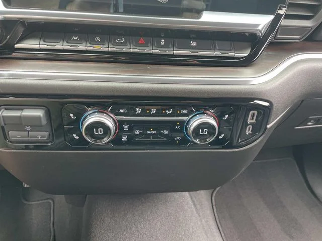 Used 2025 Silver GMC SLT image 26