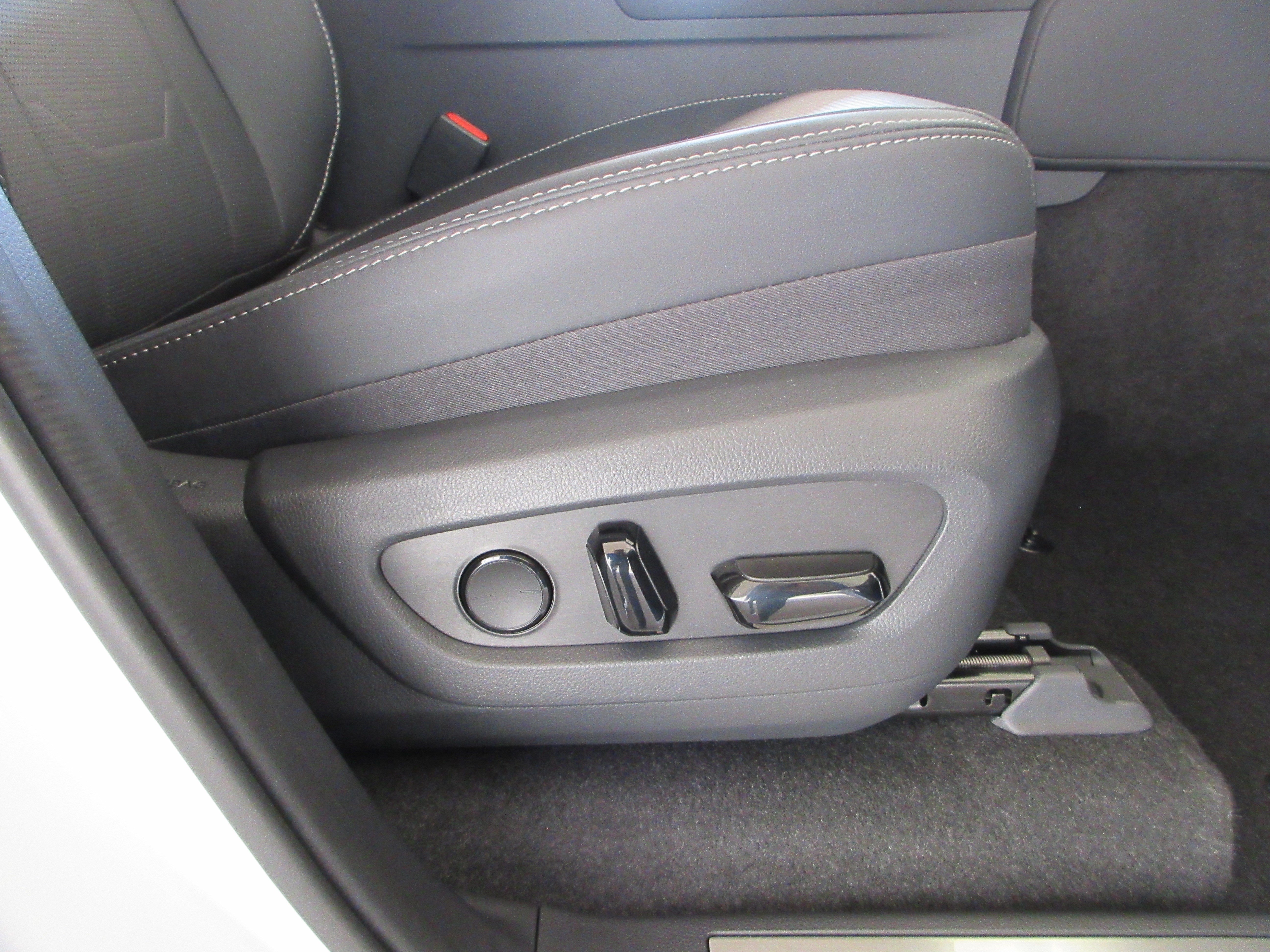 2026 Lexus GX Luxury - Photo 30