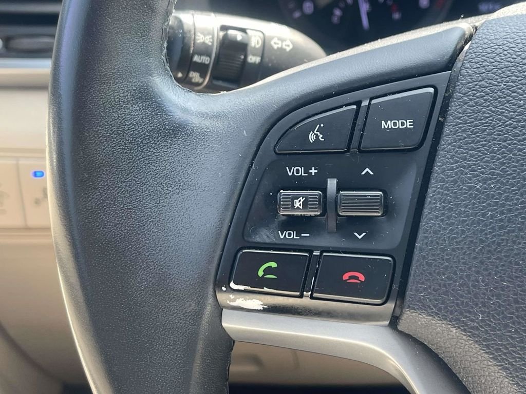 Used 2018 White Hyundai Value image 25
