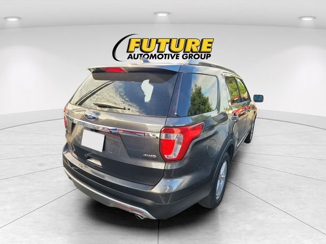 Used 2017 Gray Ford XLT image 3
