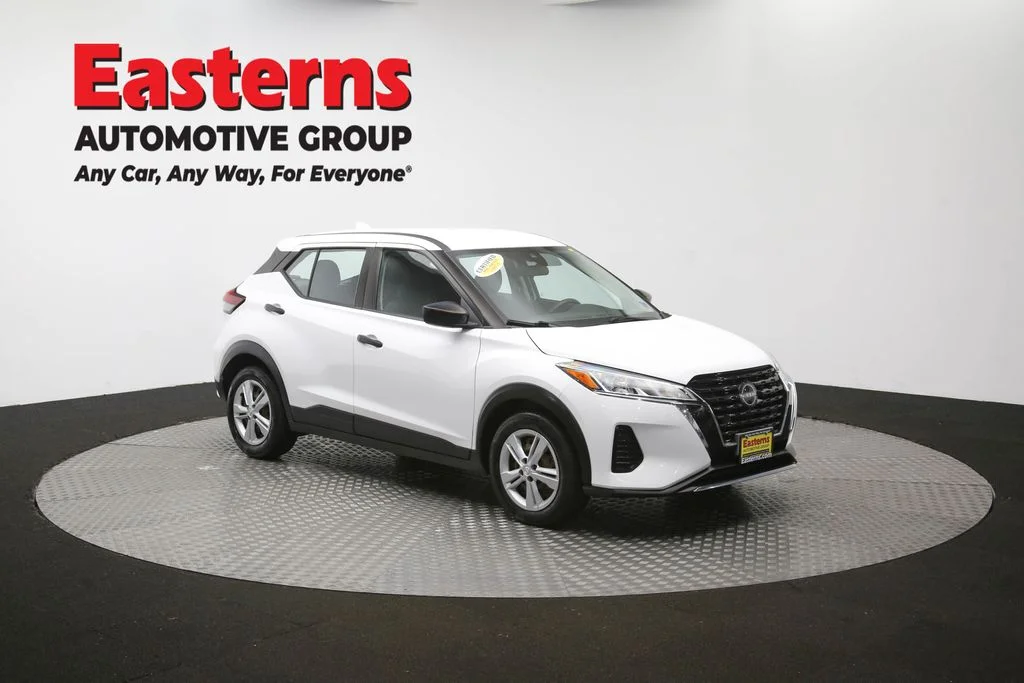 Used 2022 White Nissan S image 47