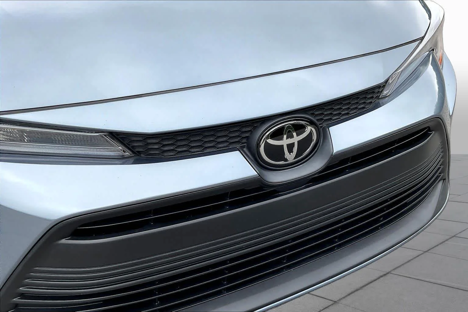 Used 2024 Celestite Toyota LE image 29