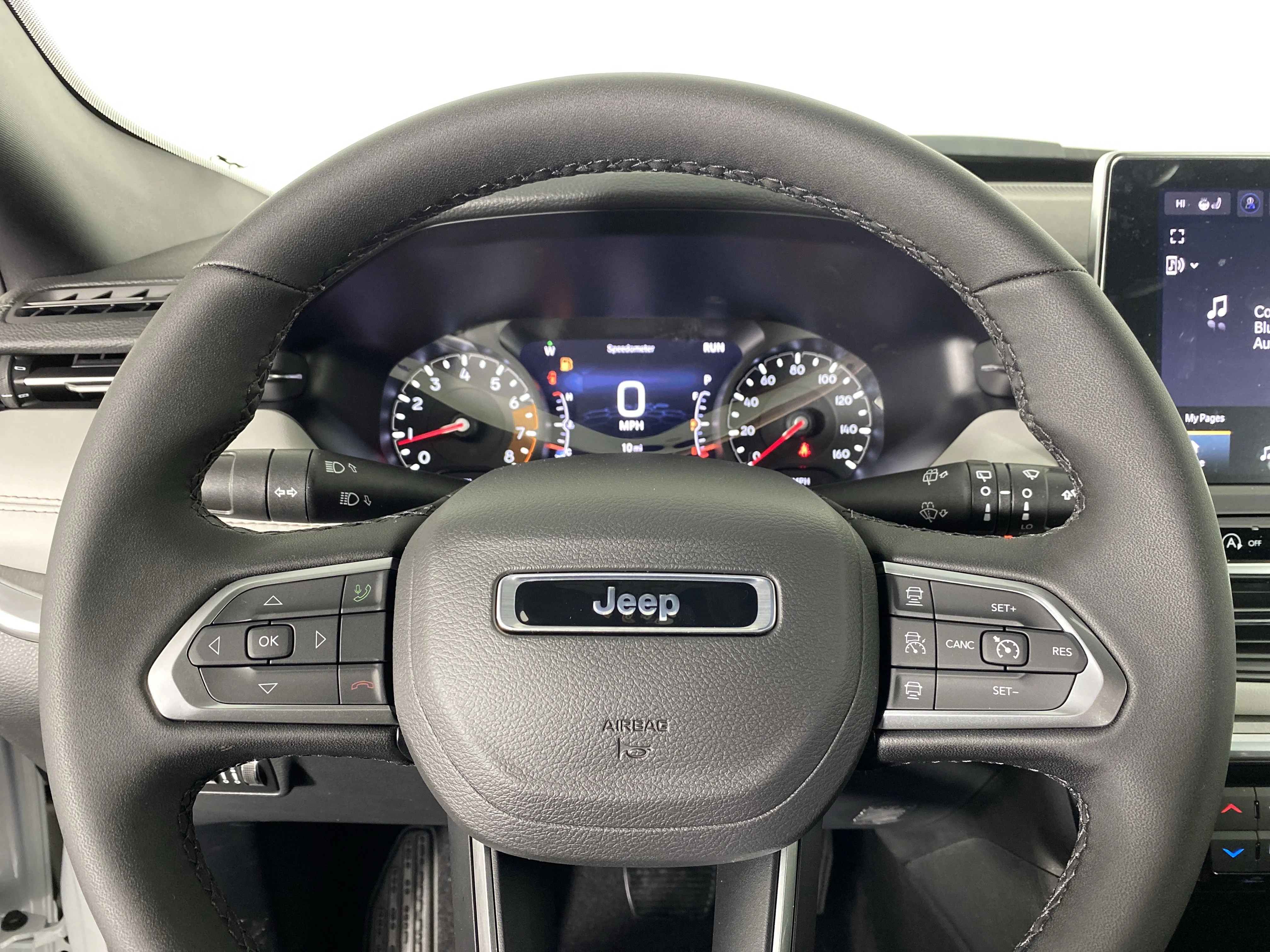 New 2026 Bright White Clear-Coat Exterior Paint Jeep Limited image 18