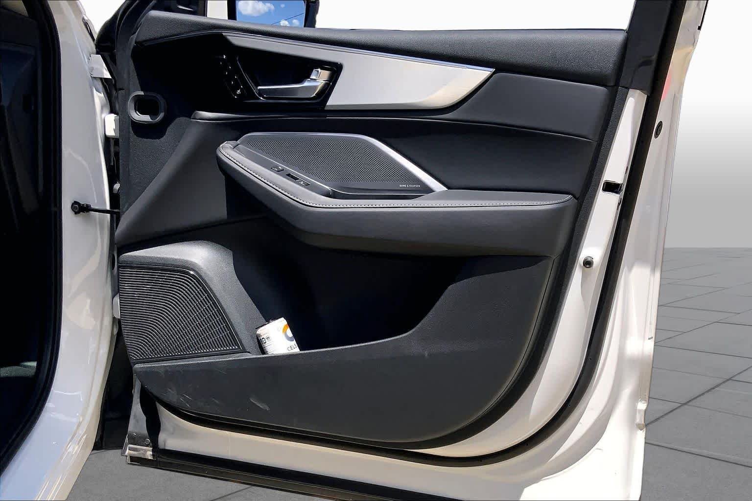 Used 2026 Platinum White Pearl Acura w/Technology Package image 23
