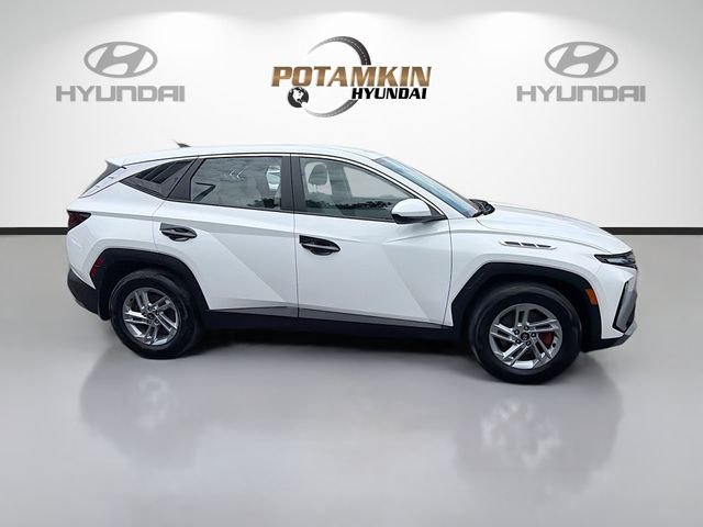 2025 Hyundai Tucson SE - Photo 4