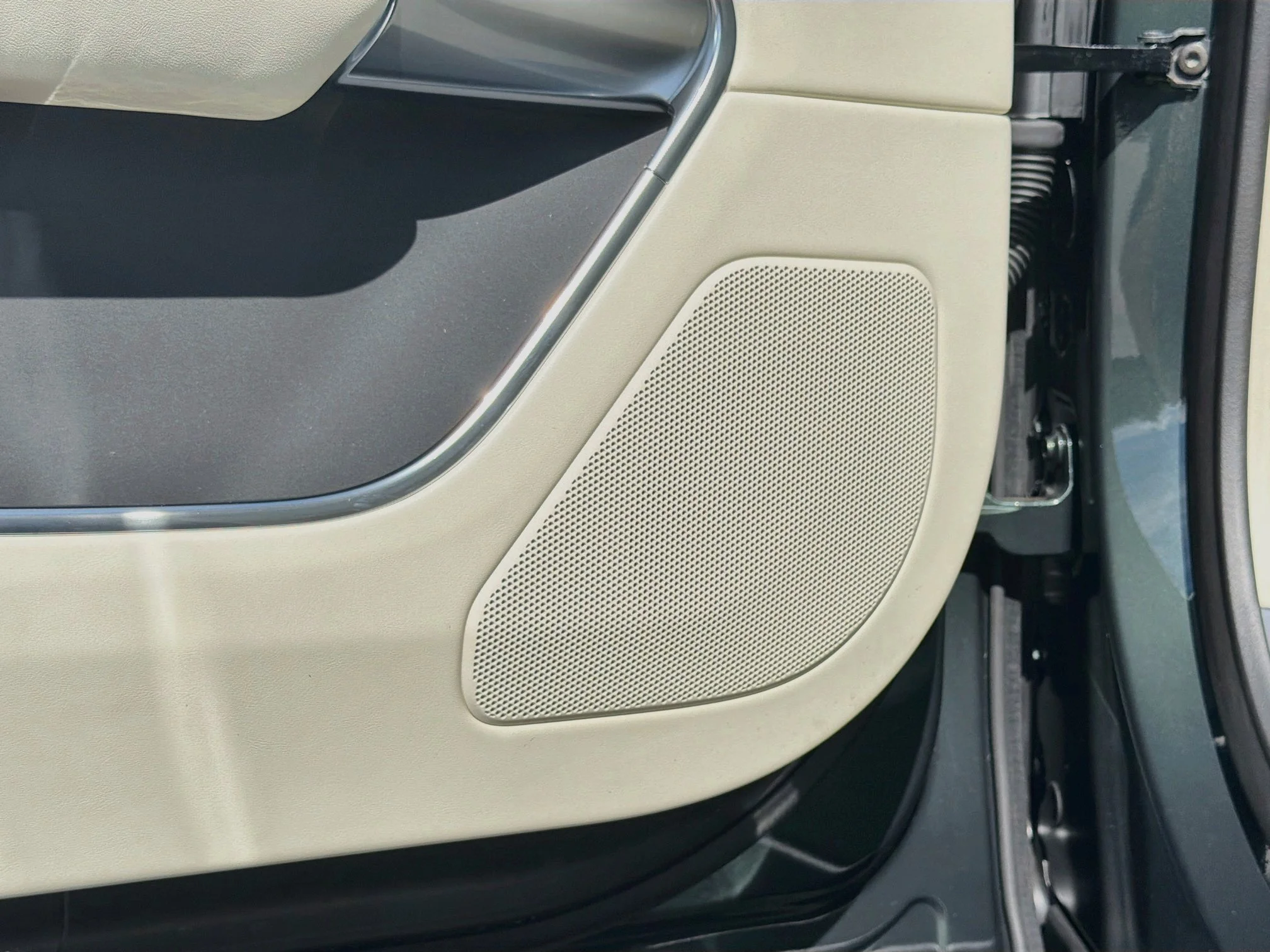 New 2026 Belgravia Green Land Rover SE image 25