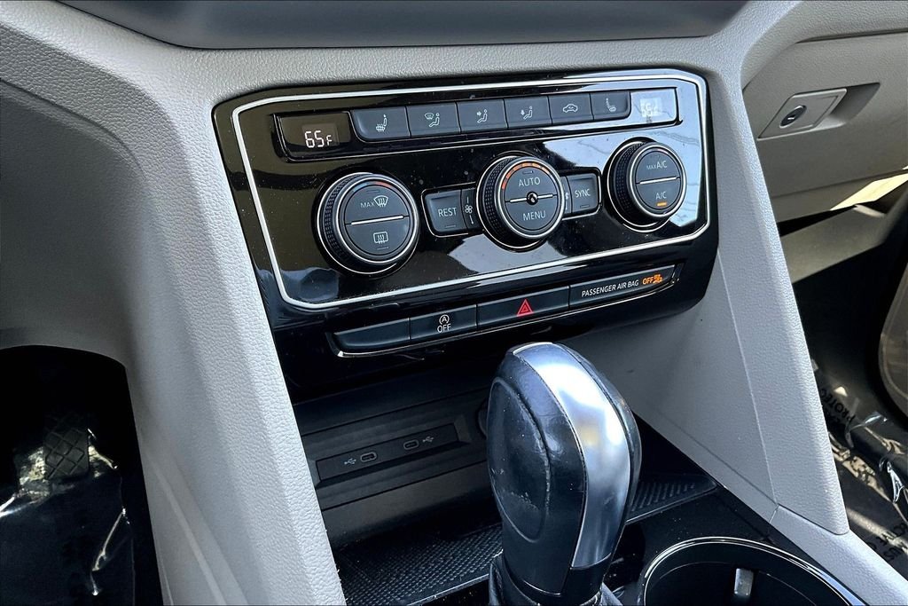 Used 2022 Gray Volkswagen 3.6L V6 SE w/Technology image 16