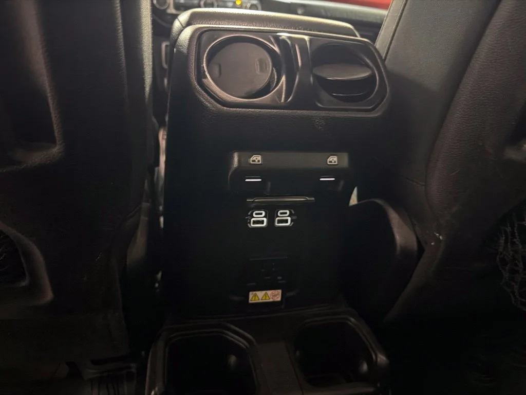 Used 2018 Granite Crystal Metallic Clearcoat Jeep Unlimited Rubicon image 15