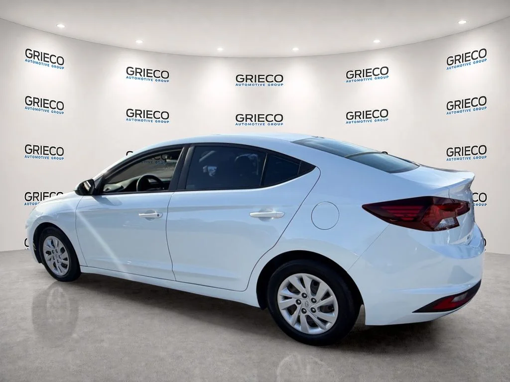 Used 2020 White Hyundai SE image 5