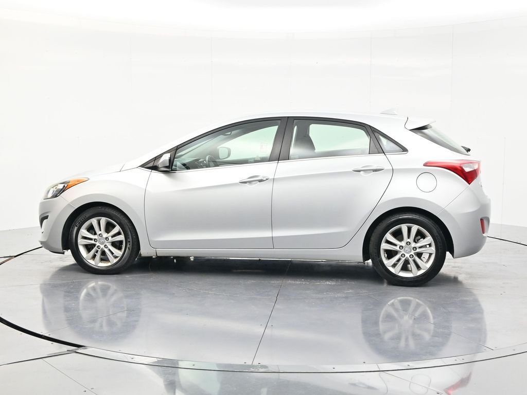 Used 2013 Shimmering Silver Metallic Hyundai Base image 8