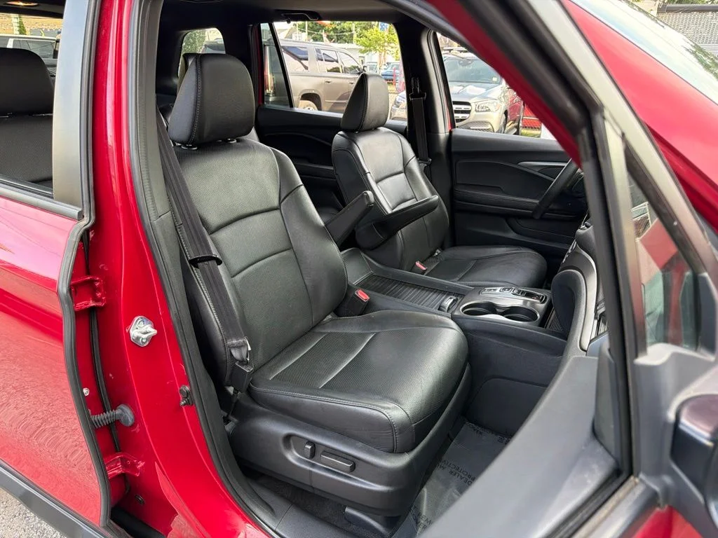 Used 2023 Red Honda EX-L image 9