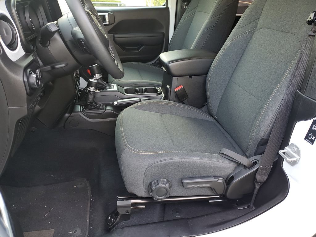 Used 2025 White Jeep Sport S image 11