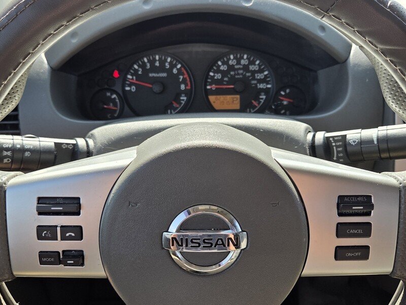 Used 2015 Arctic Blue NISSAN 2WD CREW CAB SWB AUTO SV image 29