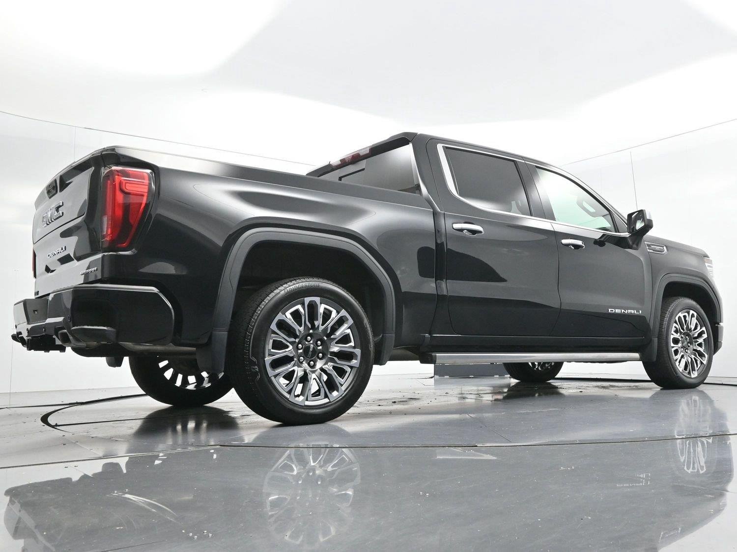 Used 2025 Onyx Black GMC Denali Ultimate image 54