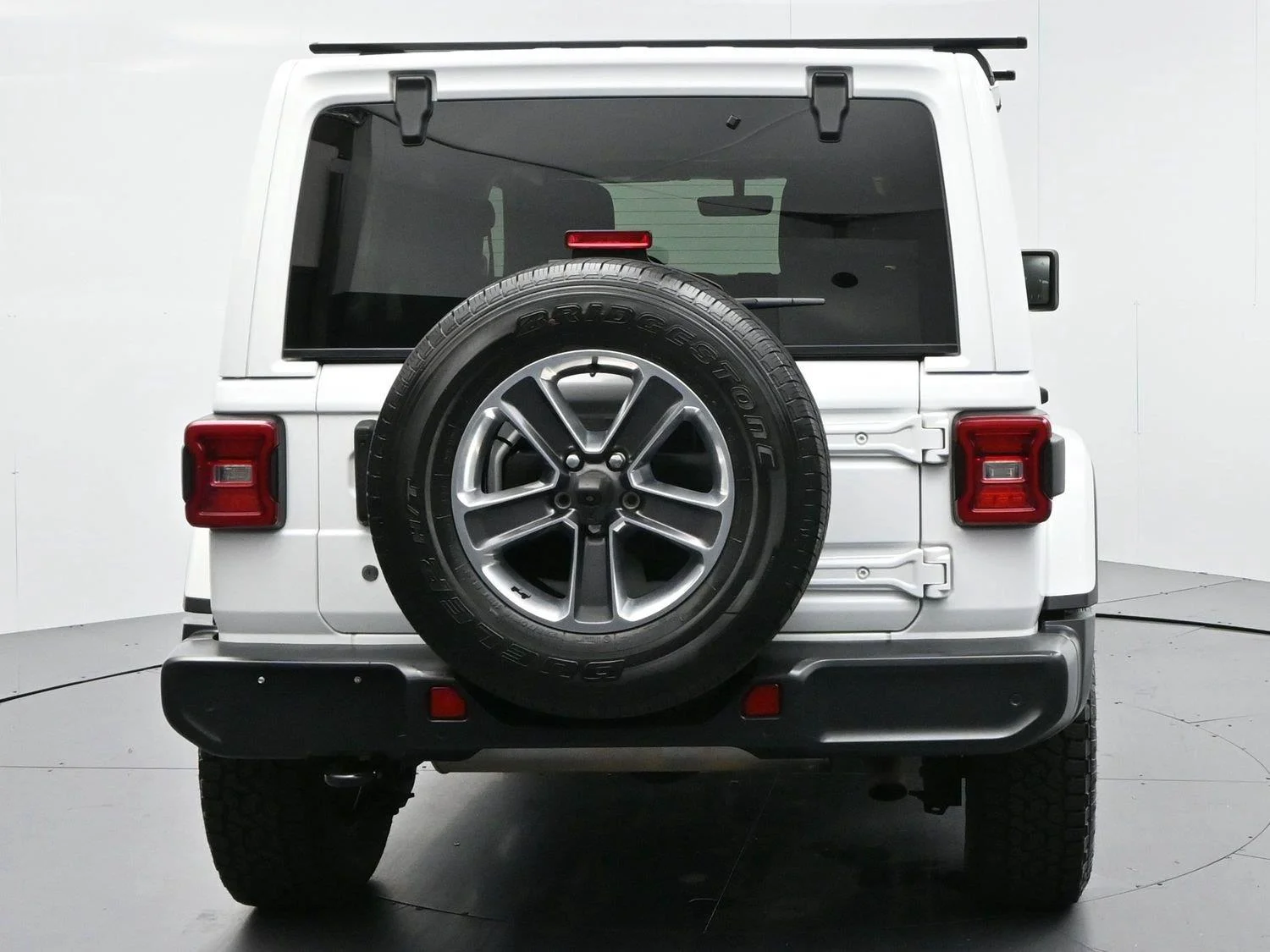 Used 2019 Bright White Clearcoat Jeep Sahara image 6