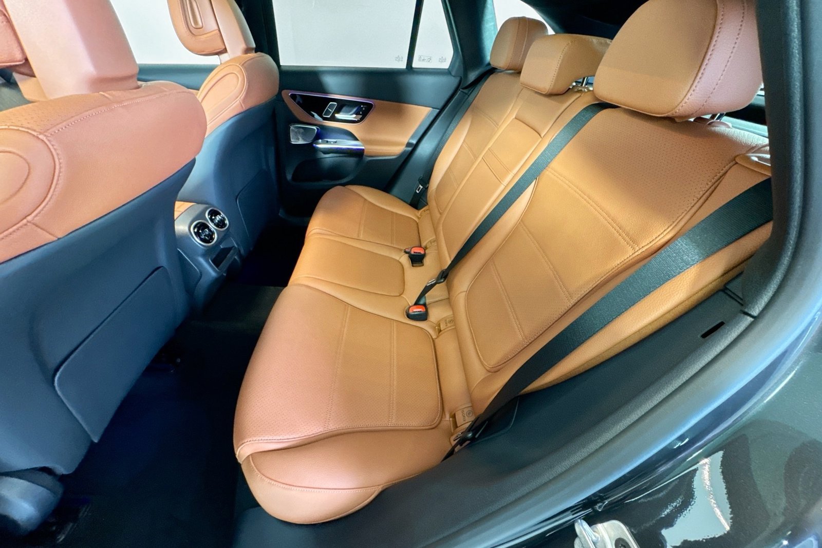 New 2026 Graphite Grey Metallic Mercedes-Benz GLC 300 image 22