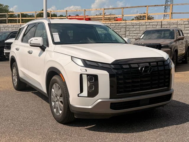 Used 2023 White Hyundai SEL image 7