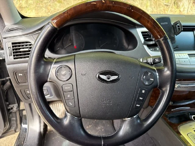 Used 2011 Black Noir Pearl Hyundai 4.6 image 18