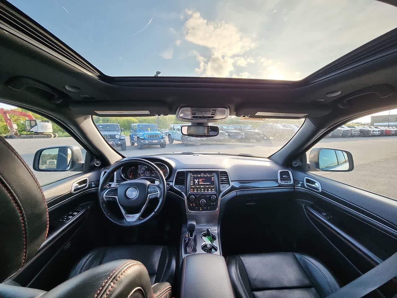 Used 2018 Bright White Clearcoat Jeep Trailhawk image 19