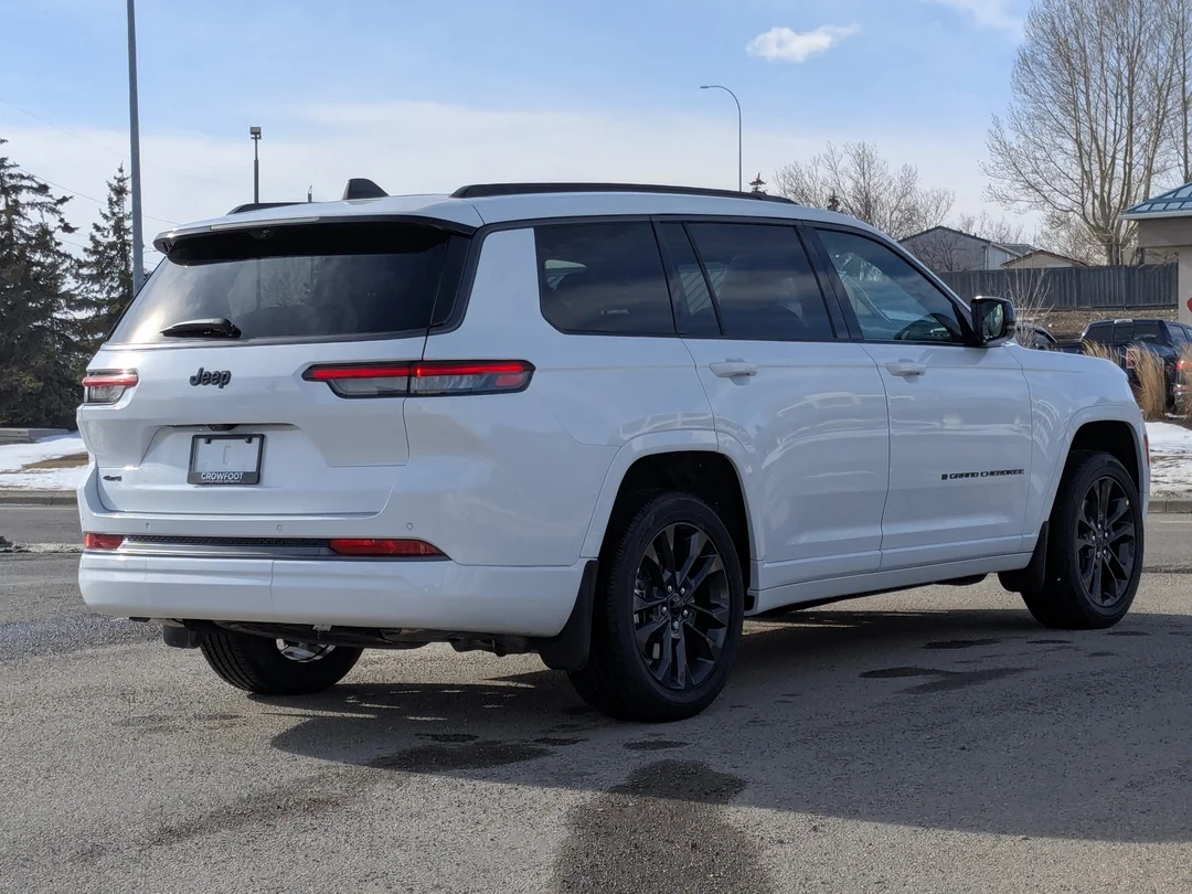 New 2026 White Jeep Limited Reserve - - 4x4 - Pano Sunroof - 6- Passenger Seating - Trailer Tow - Vent Seats & More! image 8