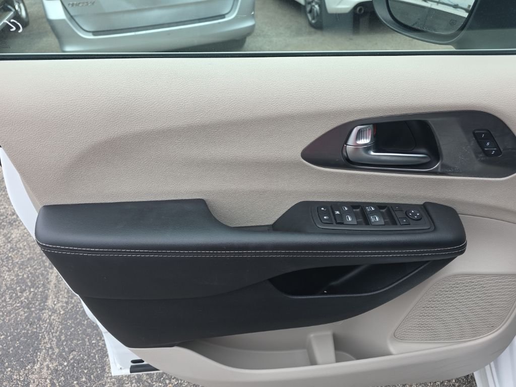Used 2023 White Chrysler Touring L image 14