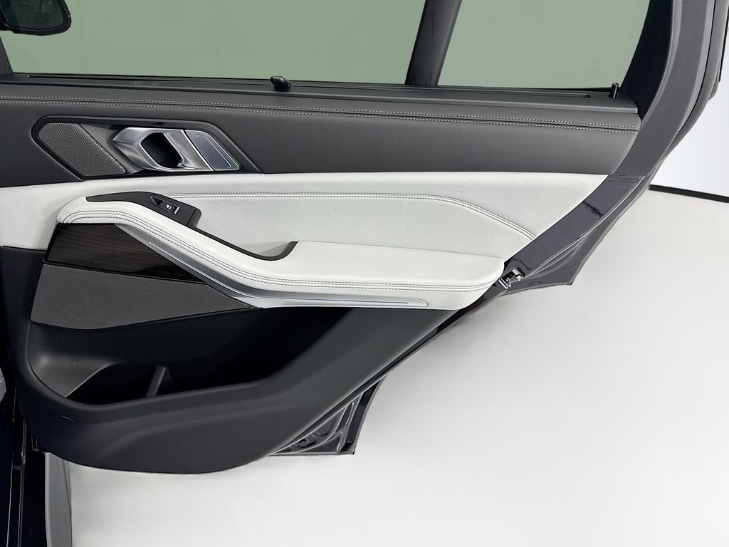 New 2026 Carbon Black Metallic BMW xDrive50e image 26