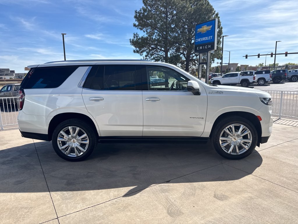 Used 2022 IRIDESCENT PEARL TRICOAT Chevrolet High Country image 6