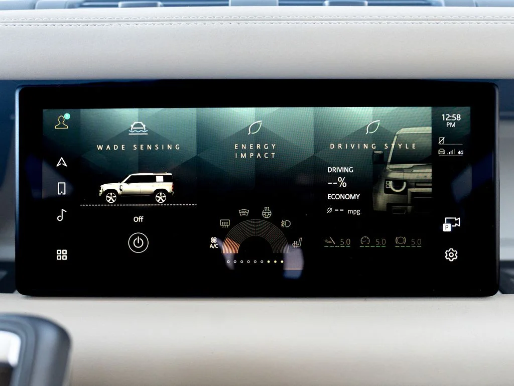 Used 2024 Green Land Rover X-Dynamic SE image 23