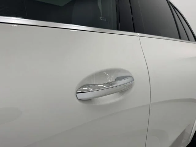 New 2027 White Mercedes-Benz GLC 300 image 44
