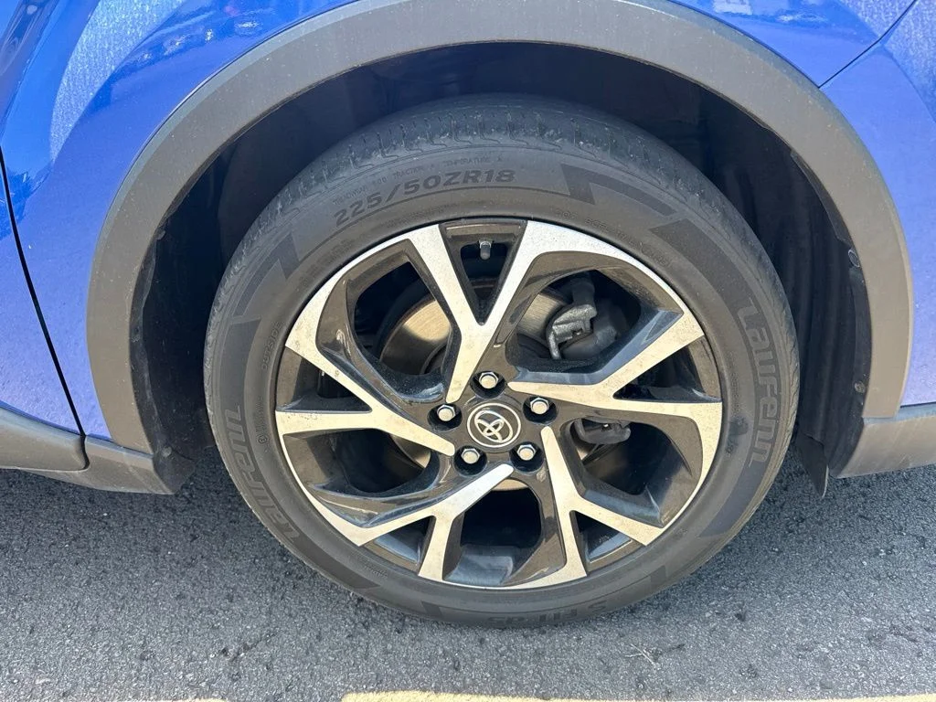 Used 2018 Blue Eclipse Metallic Toyota XLE Premium image 25