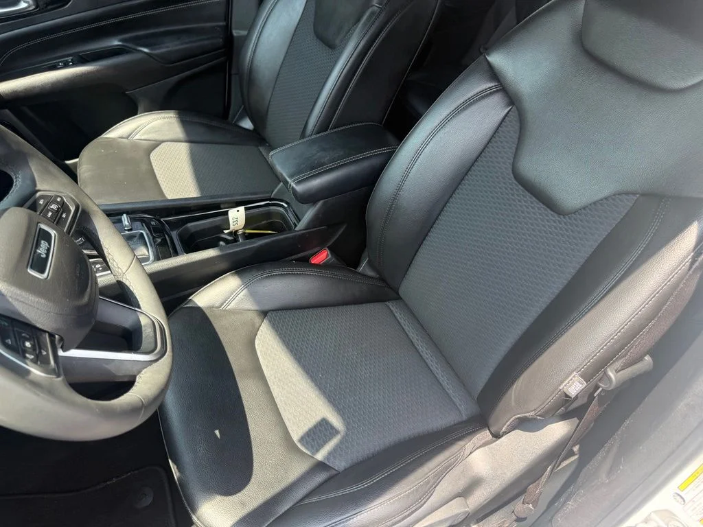 Used 2022 White Jeep Latitude image 13