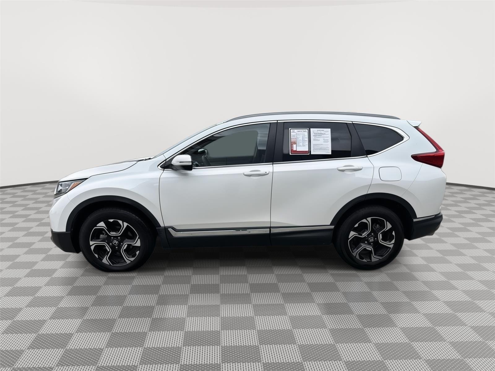 Used 2018 White Diamond Pearl Honda Touring image 10