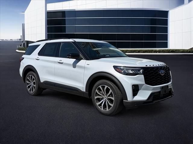 New 2026 Space White Metallic Ford ST-Line image 3